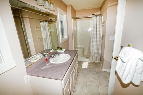 The Wobbly House - With Private In-Law Apartment in Killington, USA