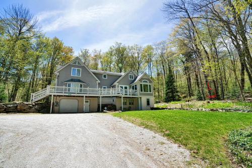 The Wobbly House - With Private In-Law Apartment in Killington, USA