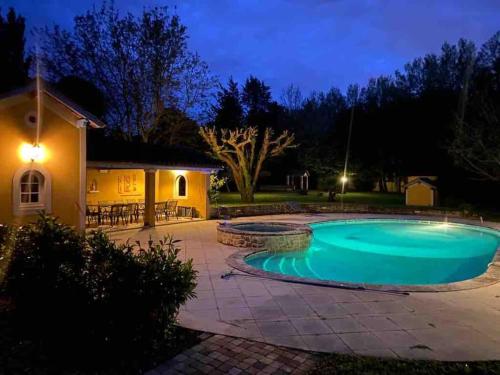 Mas de vacances classé 4 étoiles avec piscine - Location saisonnière - Entraigues-sur-la-Sorgue