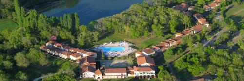 Charmante Maison Duplex en résidence avec piscine à Monflanquin