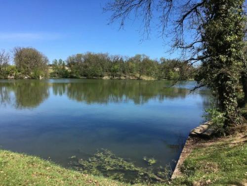 Charmante Maison Duplex en résidence avec piscine à Monflanquin