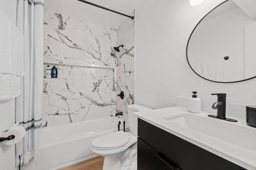 Serene & Stylish Townhouse in Scottsdale, 3bd/3bth - Tap to explore photos
