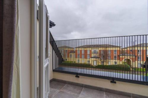 2BR Luxury Penthouse, Cinema Room, Private Parking - By Tempstay, Windsor (photo 10)