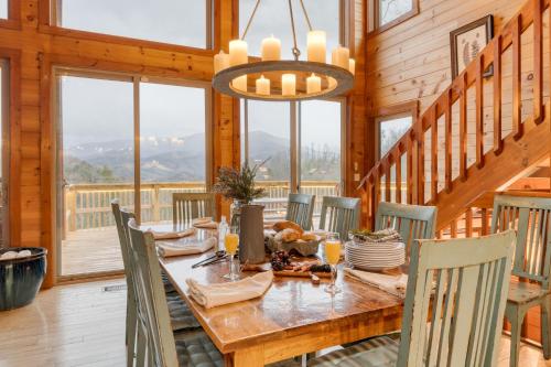 Thunder Mountain by AvantStay Views Hot Tub in Pittman Center, USA