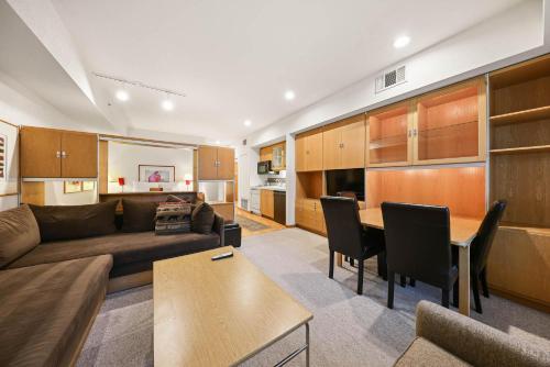 Palisades Tahoe Lodge Rentals Studio #234 - Apartment - Olympic Valley