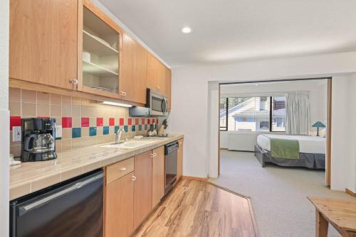 Palisades Tahoe Lodge Rentals Studio #254 in โอลิมปิกแวลเลย์