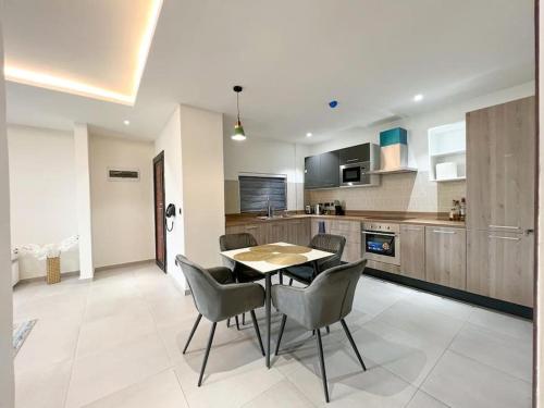 Stylish & Luxury Two Bed Apartment, Accra (photo 6)