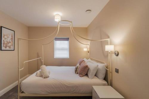 Castle Views - 2 Bed 2 Bath - Free Parking - By Tempstay, Windsor (zdjęcie 4)