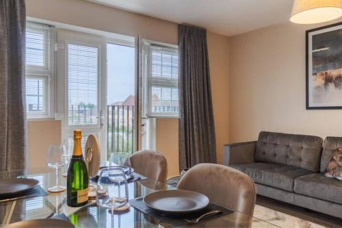 Castle Views - 2 Bed 2 Bath - Free Parking - By Tempstay, Windsor (zdjęcie 8)