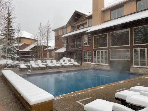 Grand Timber Lodge Studio Ski in/out in Breckenridge, USA