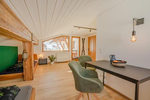 Double or Twin Room with Mountain View