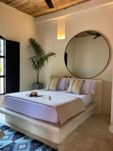 1 king bed, 1 twin bed