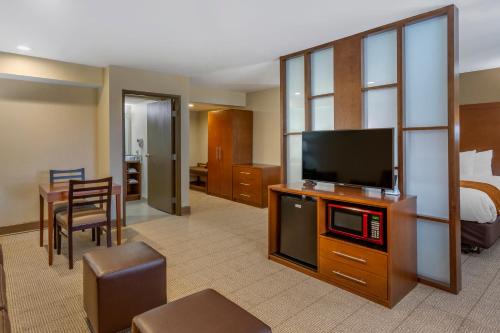 Comfort Inn Layton - Airforce Base Area - image 2