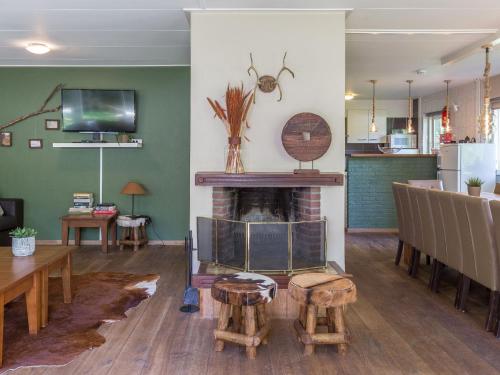 Home with lots of privacy, in the forest, De Bult (photo 9)