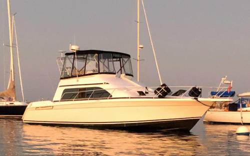 Delightful 2 Bdrm Sport Yacht with Pool in Pompano Beach, USA
