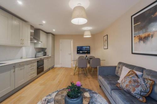 Modern 2 Bed Apartment - Allocated Parking - By Tempstay, Windsor (photo 4)