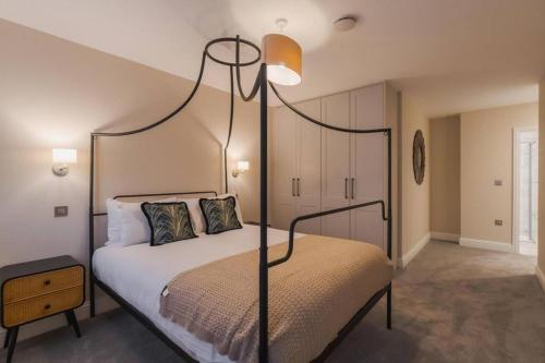 Modern 2 Bed Apartment - Allocated Parking - By Tempstay, Windsor (photo 8)