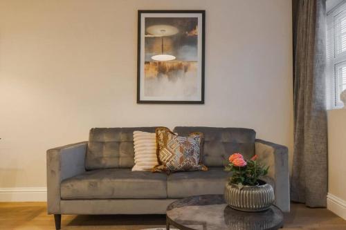 Modern 2 Bed Apartment - Allocated Parking - By Tempstay, Windsor (photo 9)