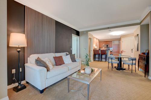 MGM Finest 1BD 2BTH with Balcony Free access to Lazy River Pool, Las Vegas