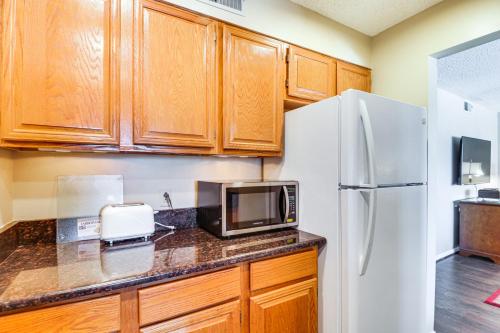Cozy Condo with Patio 1 Mi to Wintergreen Resort! in Mount Torry Furnace, USA