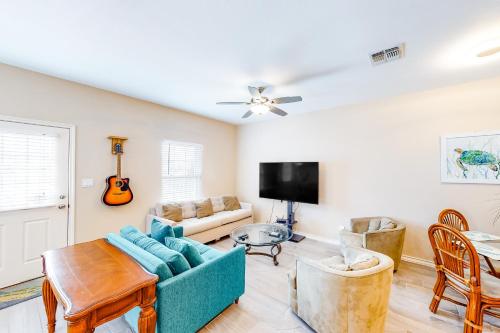 Tropical Breeze Unit B - image 3