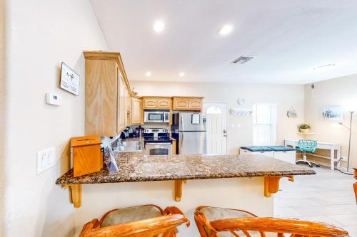 Tropical Breeze Unit B - main image