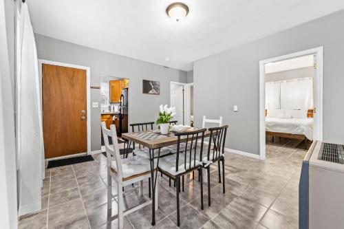 Facilities, Sleeps 5 near ferry, train to Boston and downtown 3br apartment in New Bedford (MA)