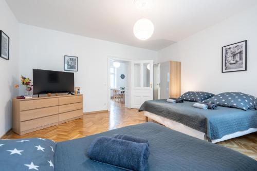 revLIVING Apartments Eggenburg - Garten - Netflix - Disney Plus - Nespresso