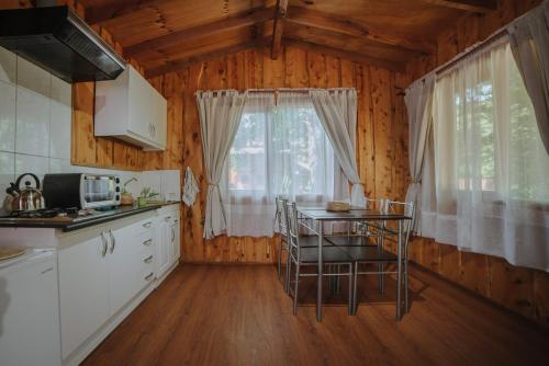 Cabanas Los Maquis in Quetroleufu