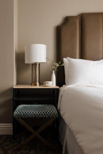 Superior Queen Room image 7