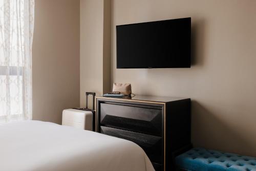 Superior Queen Room image 9