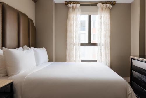 Superior Queen Room image 8