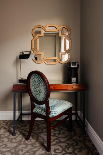 Superior King Room image 2