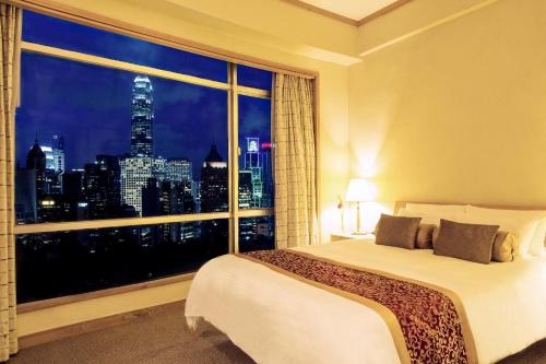 Premier Queen or Twin Room image 5