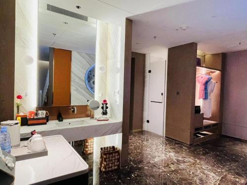 523499523 voco Xi'an Qindu Legend by IHG