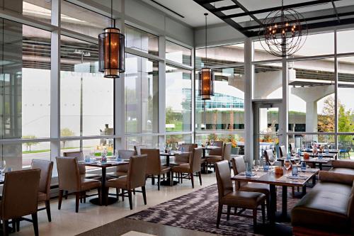 Omaha Marriott Downtown at the Capitol District - image 22