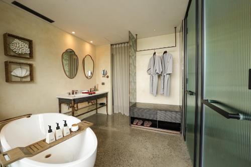 Large Double Room image 2