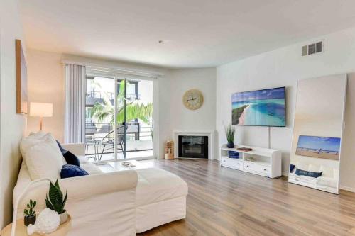 Nautical 2 Bedroom in the of Heart Marina del Rey