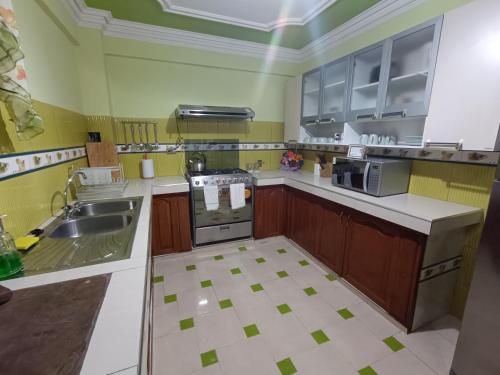 Konyha, Como en casa para familia con niños (Como en casa para familia con ninos) near Juana Azurduy de Padilla nemzetközi repülőtér