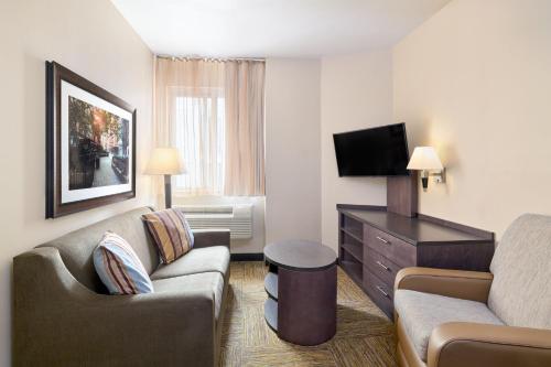 Candlewood Suites NYC -Times Square an IHG Hotel - image 11