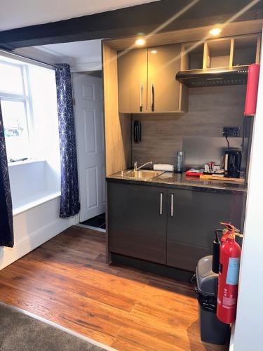 The White Lion Hotel, Church Road, Yate BS37 5BG Self-check-in FREE PARKING Walk away from the centr in Yate Central