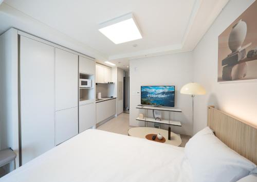 19:00 Check-in F type. FLAT STUDIO CITY VIEW(Lower floors, 2F~7F)