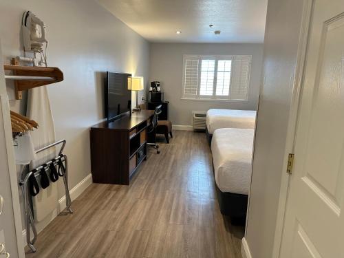 Queen Room with Two Queen Beds and Mobility/Hearing Access - Non-Smoking