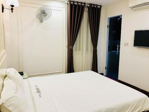 Lotus Hotel - A24, Khu Đấu Giá, Vạn Phúc - by Bay Luxury