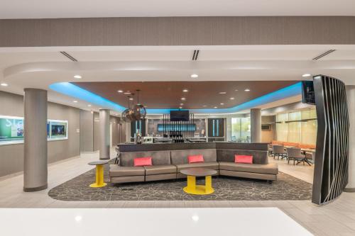 Lobby, SpringHill Suites by Marriott Dallas Central Expressway in Vickery Meadow