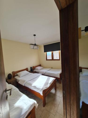 5 twin beds, 2 sofa beds