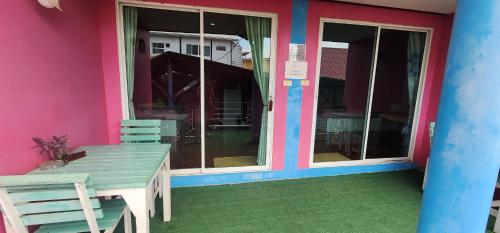 Phuttharaksa Resort – Koh Lan, DC