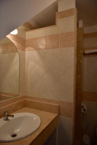 Double or Twin Room image 10