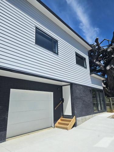 New and Fabulous, City Fringe Bliss! in Suburb