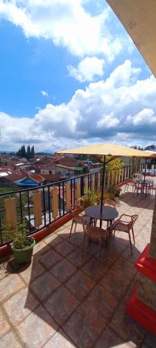 WISMA SUNRISE GUEST HOUSE 10 minutes by walking to the big fruit market in Berastagi in Berastagi